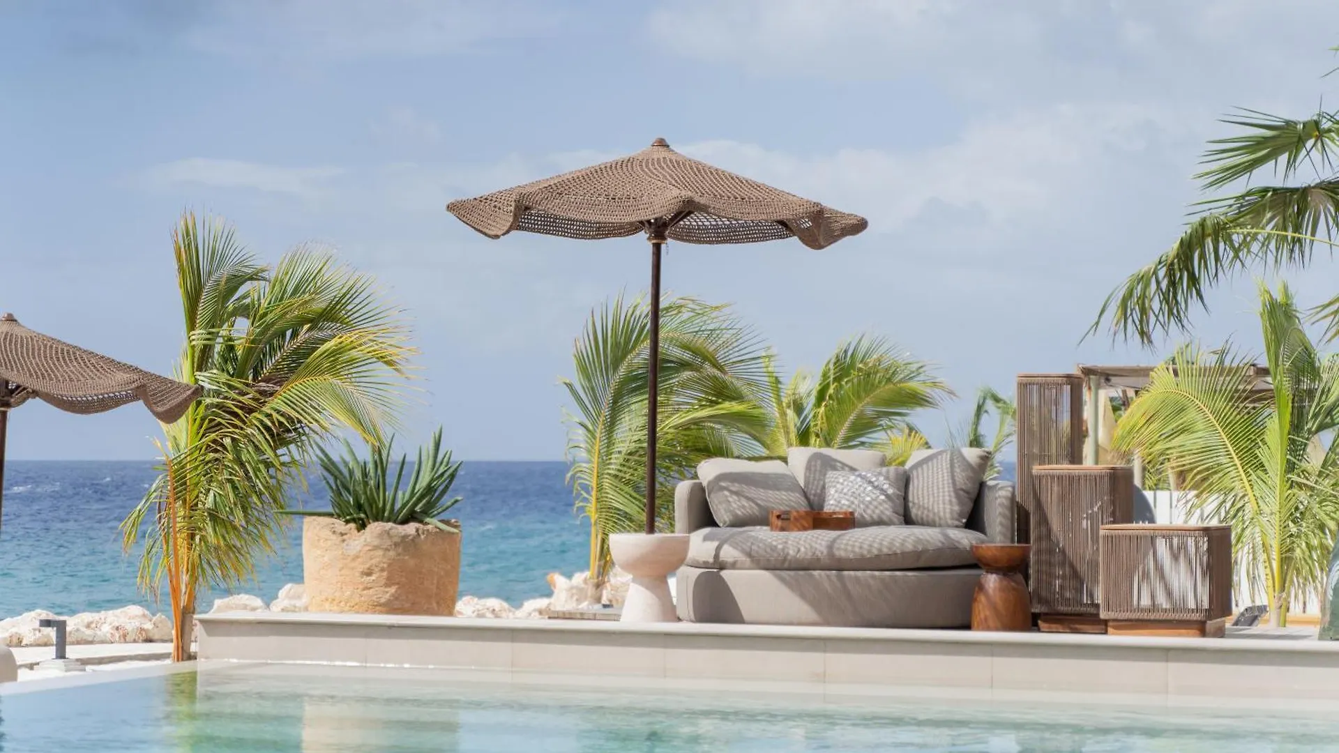Art Hotel Curacao contacts
